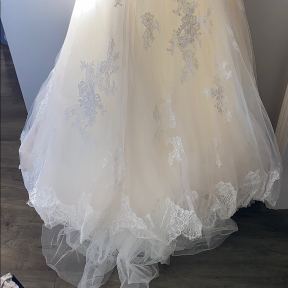 Beautiful strapless wedding dress! NEW! - Picture 2 of 3